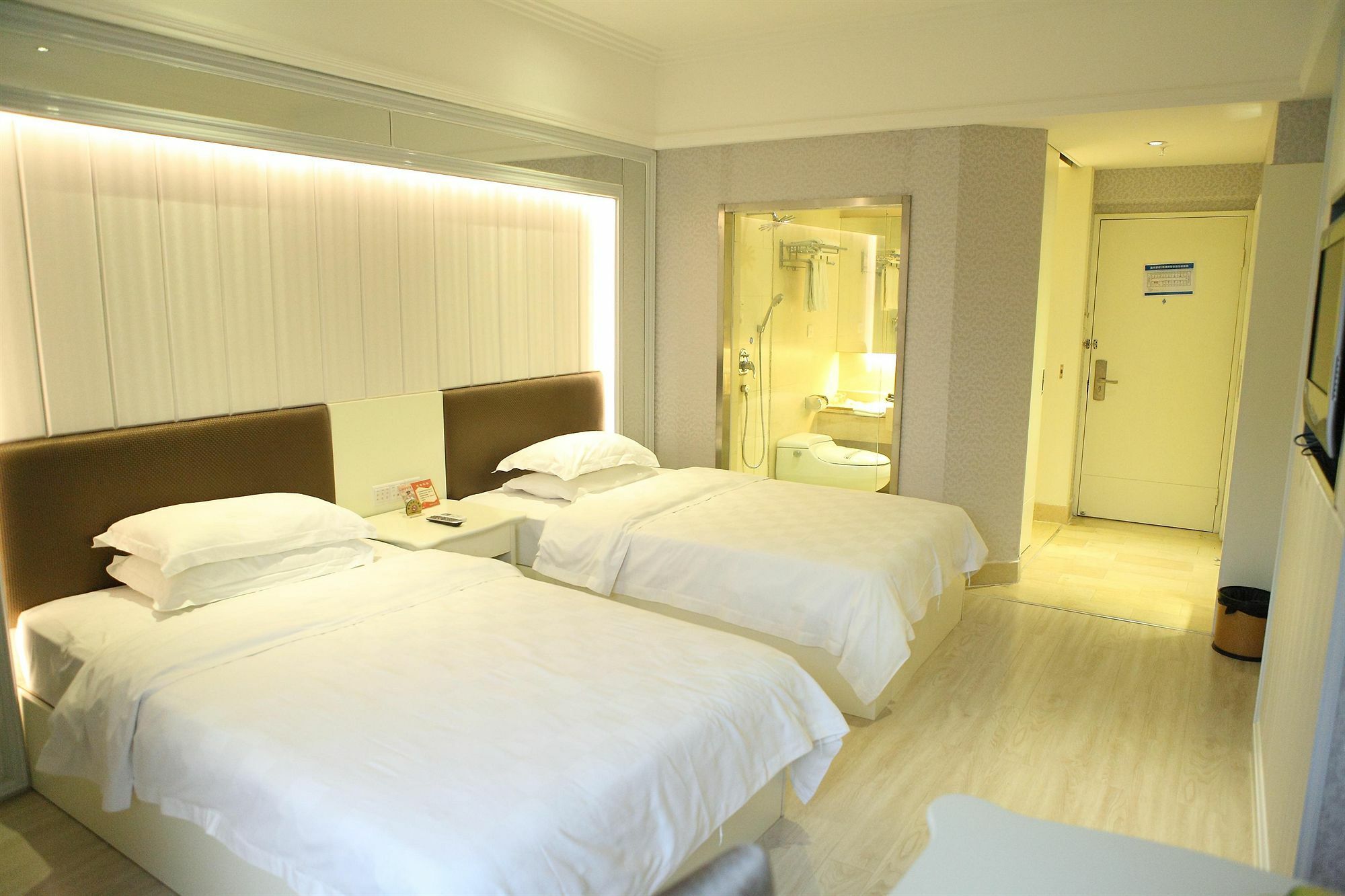 Bluesky Hotel Guangzhou Exterior foto