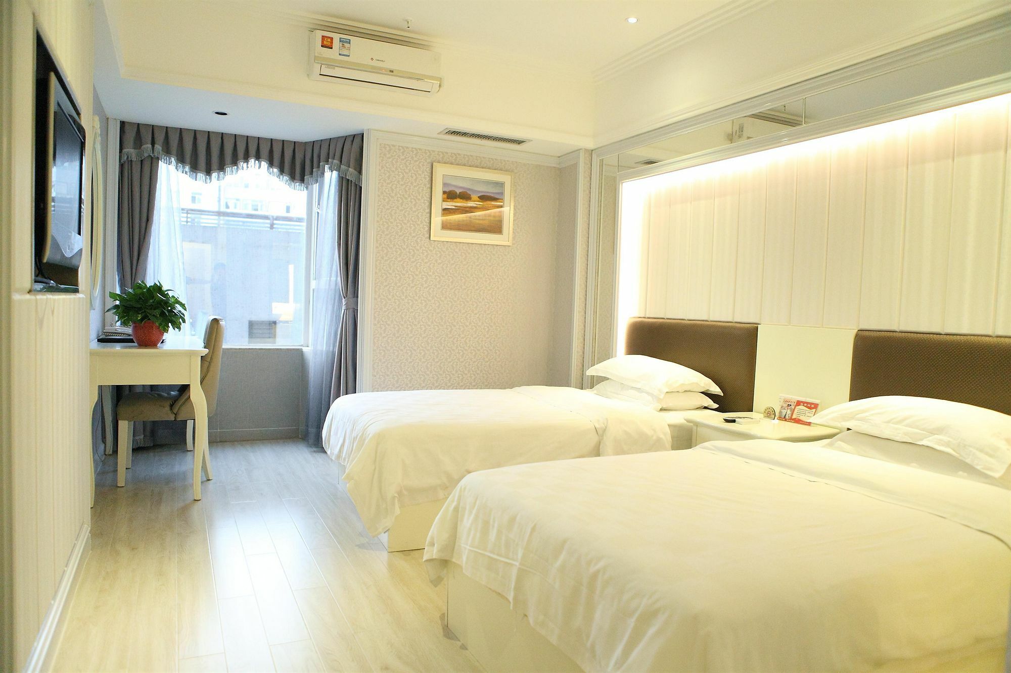 Bluesky Hotel Guangzhou Exterior foto