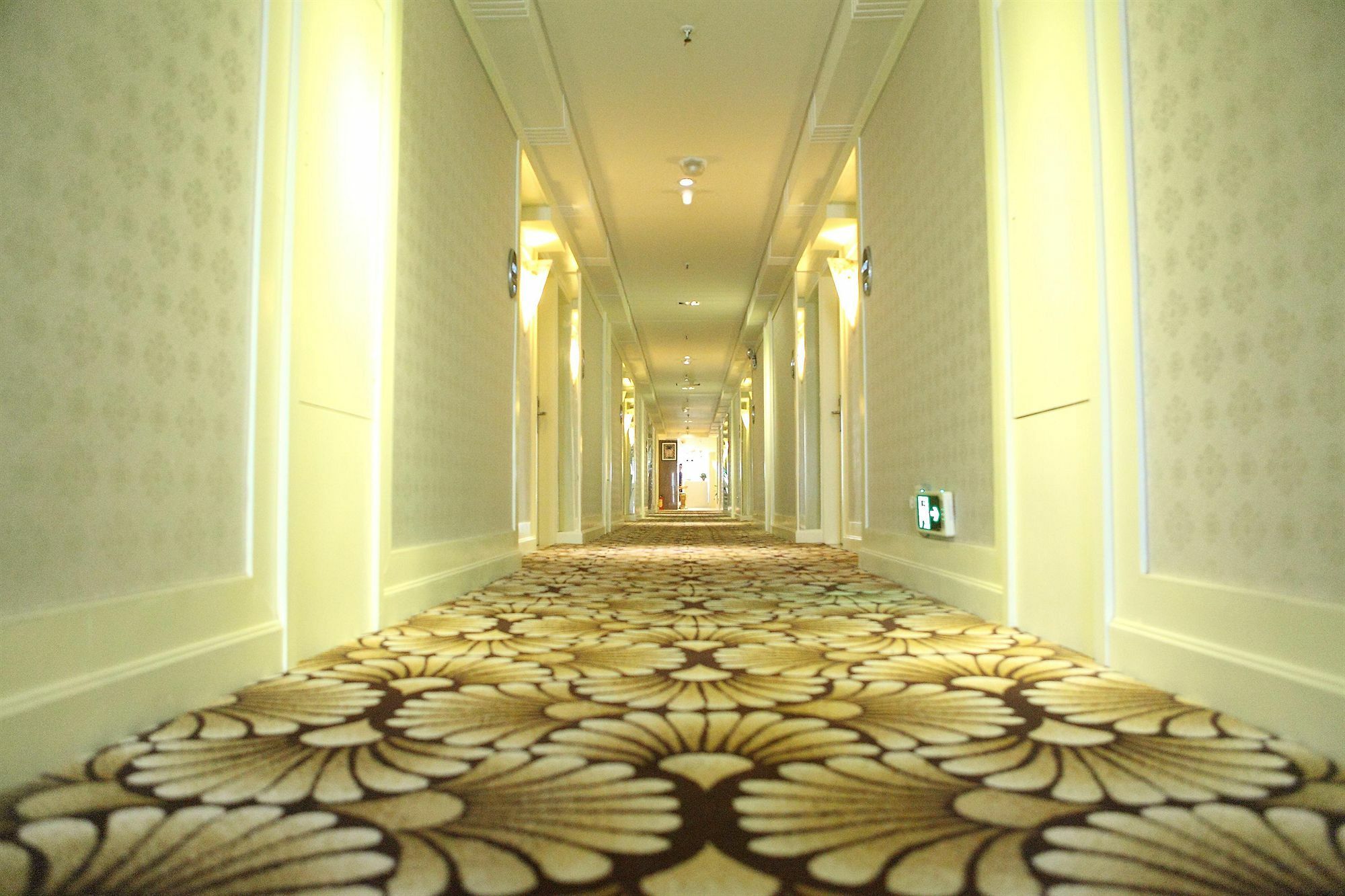 Bluesky Hotel Guangzhou Exterior foto